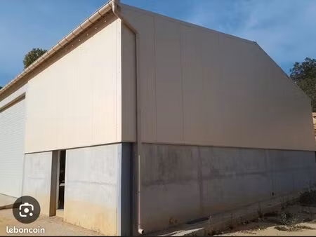 a saisir hangar bâtiment