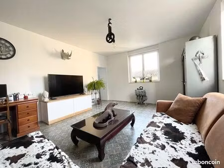 maison individuelle sur 8000 m2