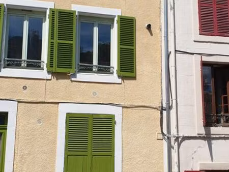 immeuble de 3 appartements plus studio à 5 mnminutes du centre-ville à pie