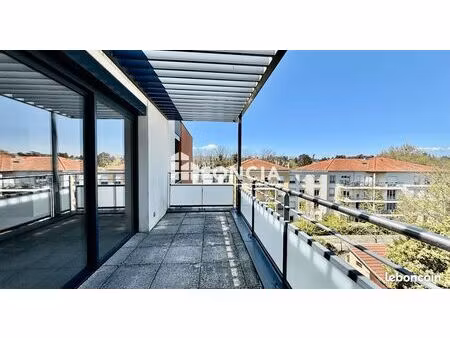 t2 dernier etage avec terrasse et garage