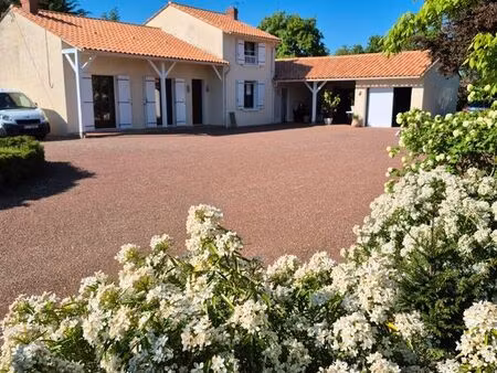 maison 5pieces 130m2 2460m2 de terrain arboré et clôturé