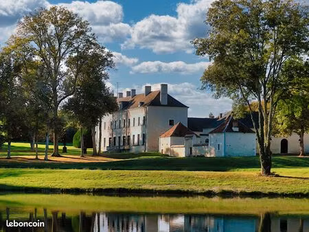 domaine confidentiel de 13 hectares – ancienne abbaye du xiie siècle  transformée en demeu
