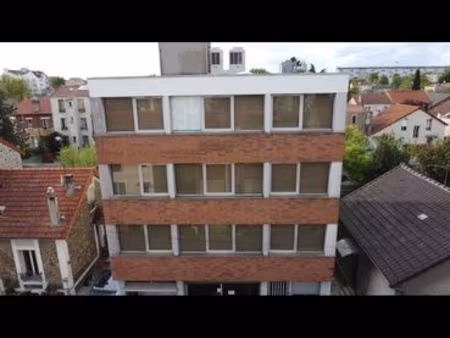 location local commercial