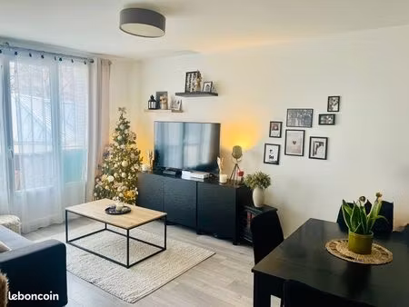 t3 lumineux 52m² – 2 ch – cave – le pecq – 1200 cc