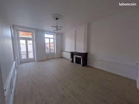 centre vic le comte  t2 bis très lumineux