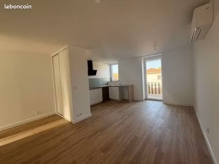 à louer – superbe t2 de 44 m² entièrement rénové  avec balcon