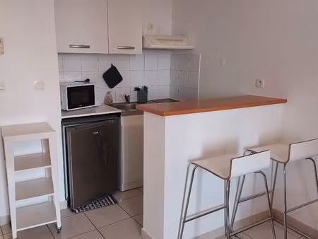 location studio meublé