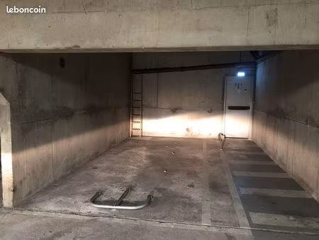 place parking : 120 / paris 75011 - 147 rue oberkampf