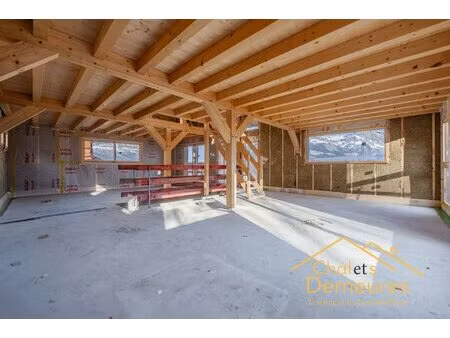 chalet face à la chaine du mont blanc