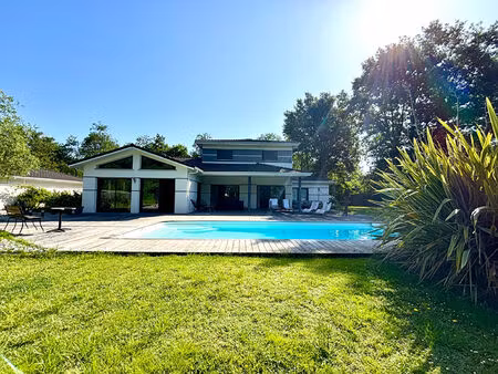 maison familiale avec piscine à saint-jean-d'illac