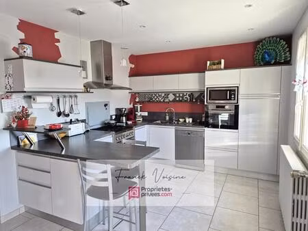 a vendre à saint paul en pareds  maison de 109 m2 avec 4 chambres sur une parcelle de 1778