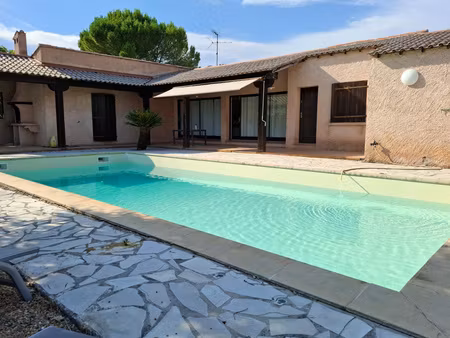 villa de plain pied lumineuse et bien isolée.