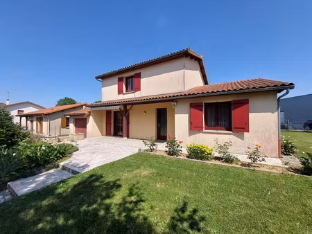 vente maison 7 pièces 124 m² à confolens (16500)  249 900 €