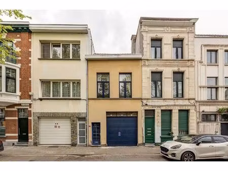 appartement te koop in berchem met 2 slaapkamers