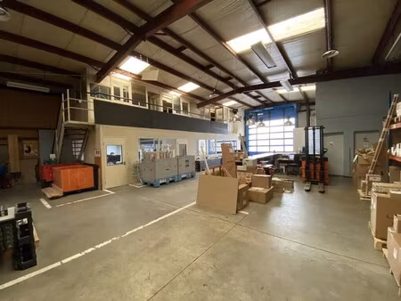 location local d'activités 15 m² à 615 m²