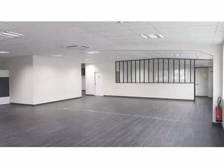 location local d'activités 400 m²