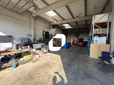 location local d'activités 512 m²