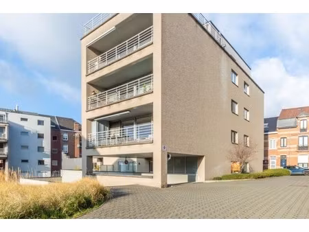 een recent  instapklaar appartement te halle!
