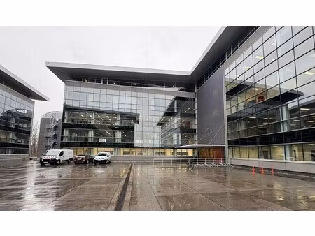 kantoor 575 m² op de 3de v te huur in het axxes business park.