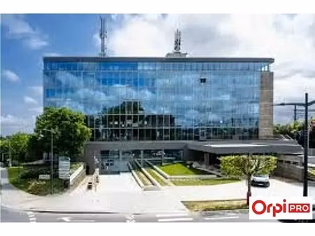 location bureaux 136 m²