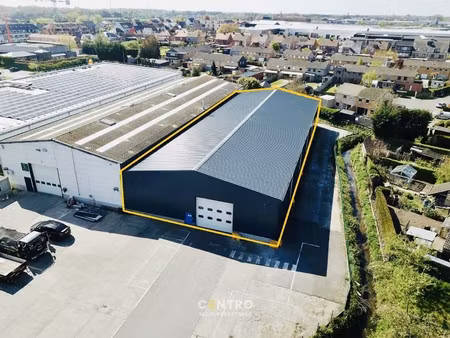 geïsoleerd magazijn (1.000m²) te huur met mezzanine (85m² op industriezone te zedelgem