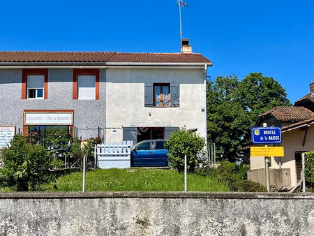 maison familiale 3 chambres toutes commodités accessibles à pied à louer proche louhans et