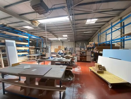 location local d'activités 30 m² à 900 m²