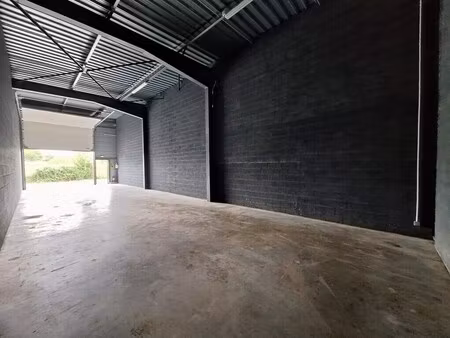 location local d'activités 63 m² à 415 m²