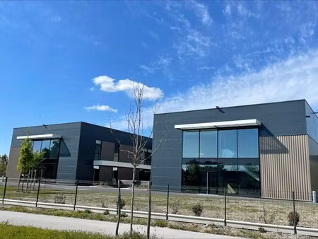 location local d'activités 45 m² à 1 849 m²