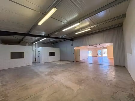 location local d'activités 240 m²