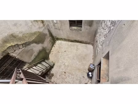 à louer maison de village 3 chambres avec cour et cave au ce