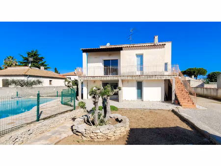 proche de mauguio : maison de 220m2 avec piscine et garage