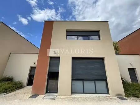 location local d'activités 167 m²