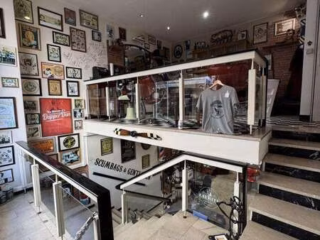 vente bureaux et commerces à hyères (83400) : à vendre / 65m² hyères