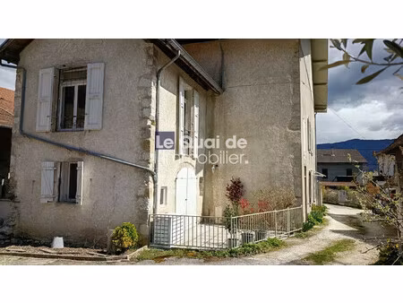 appartement comparabe à une maison de village avec terrasse