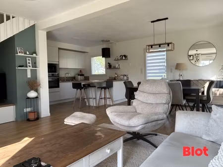 a vendre à chasne sur illet - maison 4 chambres - double garage