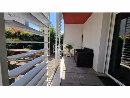 canohes charmant t2 de 43 m² lumineux avec jardin et 2 places de parking fermées.