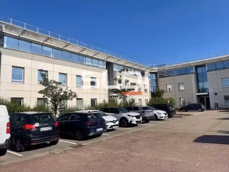 location bureaux 623 m²