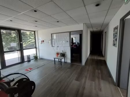 location bureaux 613 m²