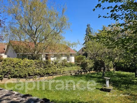 maison de plain-pied avec 3 chambres  sous-sol complet... avec le charme rare d’un verger 