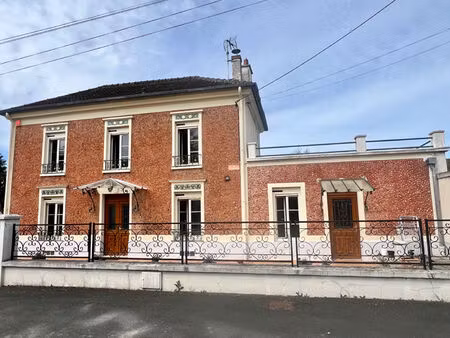 maison familiale avec sous-sol total et fort potentiel
