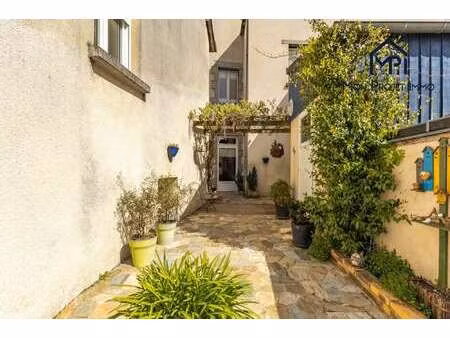 vente maison à montsûrs-saint-céneré (53150) : à vendre / 156m² montsûrs-saint-céneré