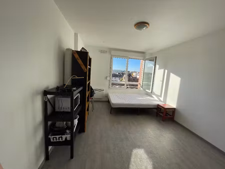 république/drapeau - studio