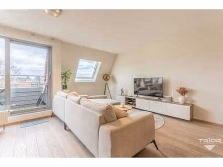 centre de waterloo : lumineux appart. 2ch + terrasse