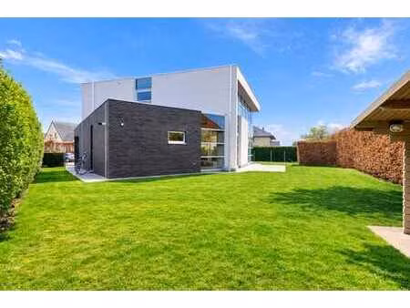 villa architecturale avec 4 chambres et jardin à merelbeke