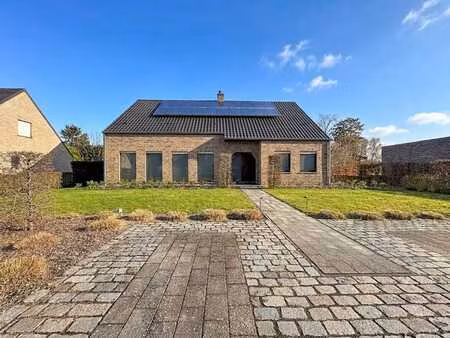 grande villa avec grand jardin et prairie à vendre à tremelo