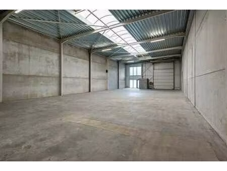 espace de stockage de 375m²