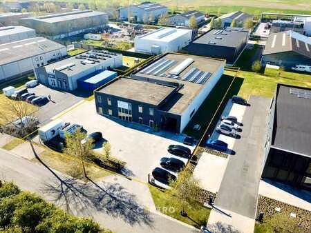 instapklaar bedrijfsgebouw (bj. 2009) bestaande uit geïso...