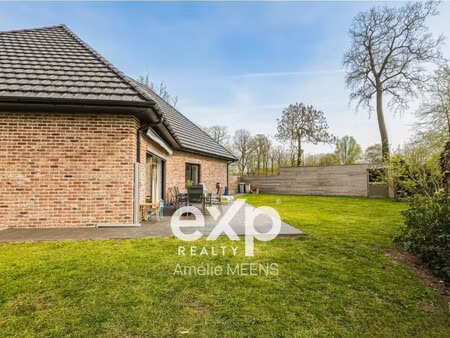 pavillon contemporain de plain-pied sur 851 m²