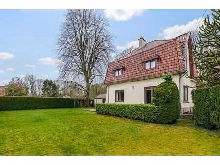 charmante villa 3 ch en terrain de fond de ± 8a